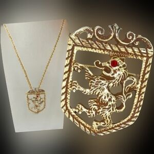 Vtg 50s Unsigned Sarah Coventry gold royal lion ruby eyes crest Brooch necklace